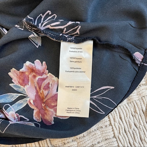 Maternity floral kimono top by Jessica Simpson. Spring and summer maternity top. - Picture 5 of 7